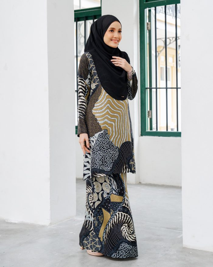 Baju Kurung Moden Batik Sultanah 6.0 - Awana Antique Gold - Image 3