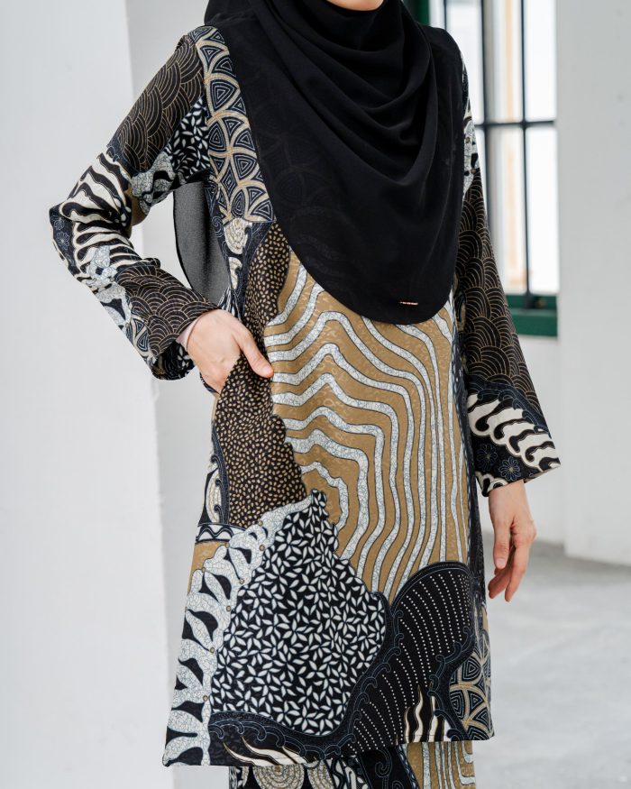 Baju Kurung Moden Batik Sultanah 6.0 - Awana Antique Gold - Image 4