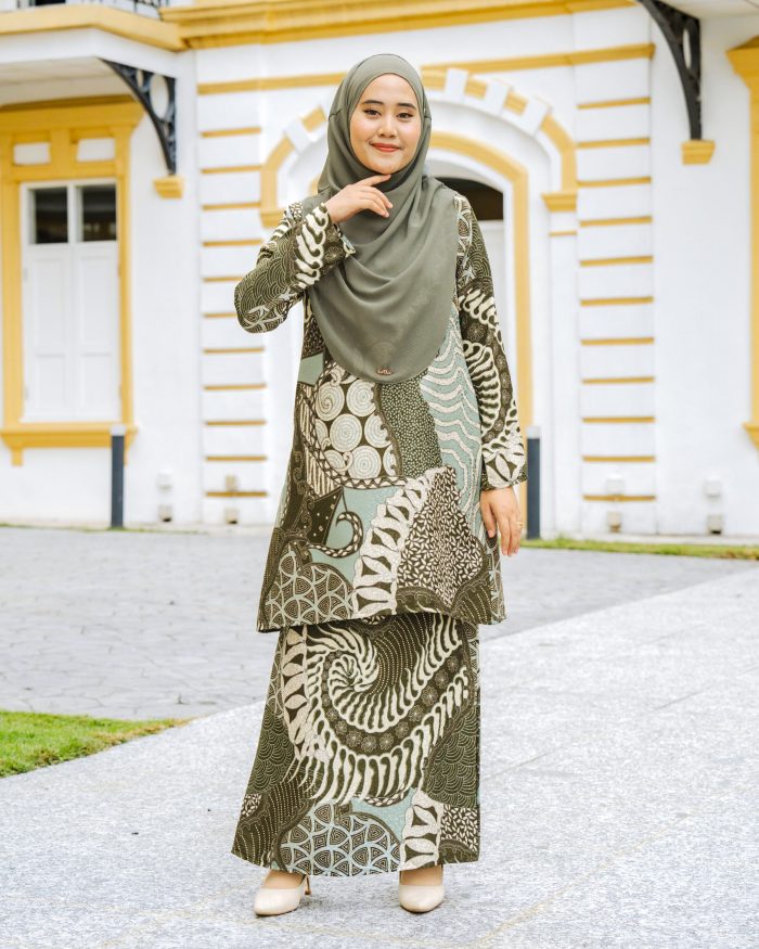 Baju Kurung Moden Batik Sultanah 6.0 - Awana Olive Green