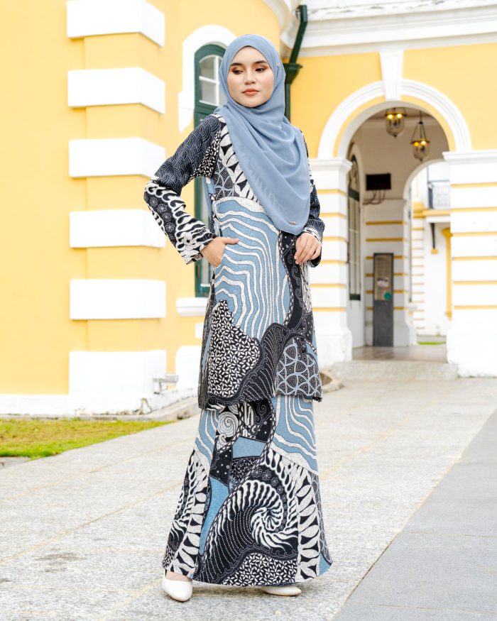 Baju Kurung Moden Batik Sultanah 6.0 - Awana Sky Blue - Image 3