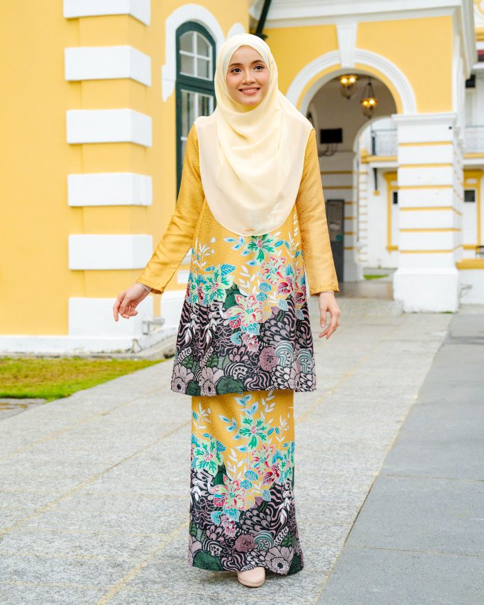 Baju Kurung Pahang Batik Sultanah 3.0 - Bayu Gold - Image 3