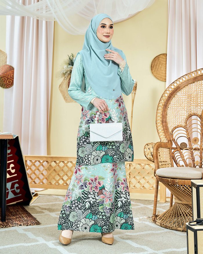 Baju Kurung Pahang Batik Sultanah 3.0 - Bayu Icy Mint - Image 2