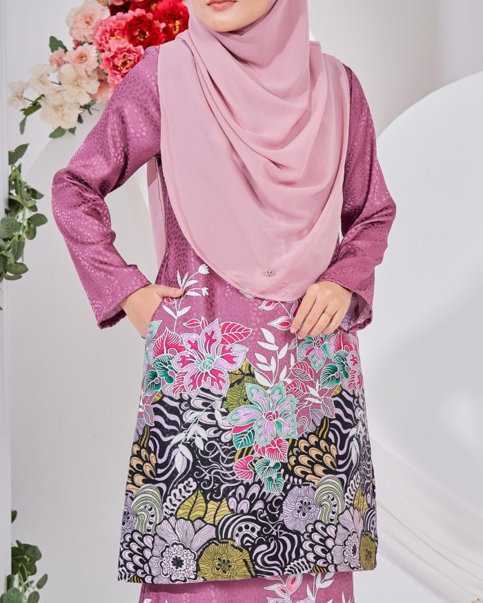 Baju Kurung Moden Batik Sultanah 3.0 - Bayu Bubblegum Pink - Image 2