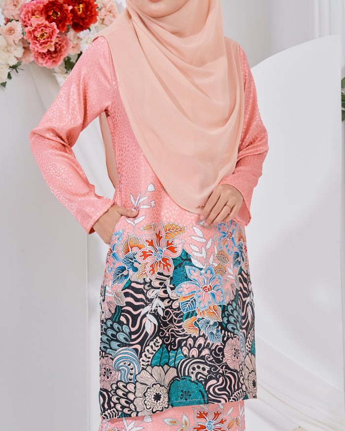 Baju Kurung Moden Batik Sultanah 3.0 - Bayu Flamingo Peach - Image 2