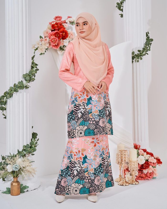 Baju Kurung Moden Batik Sultanah 3.0 - Bayu Flamingo Peach - Image 3
