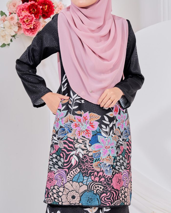 Baju Kurung Moden Batik Sultanah 3.0 - Bayu Midnight Black - Image 2