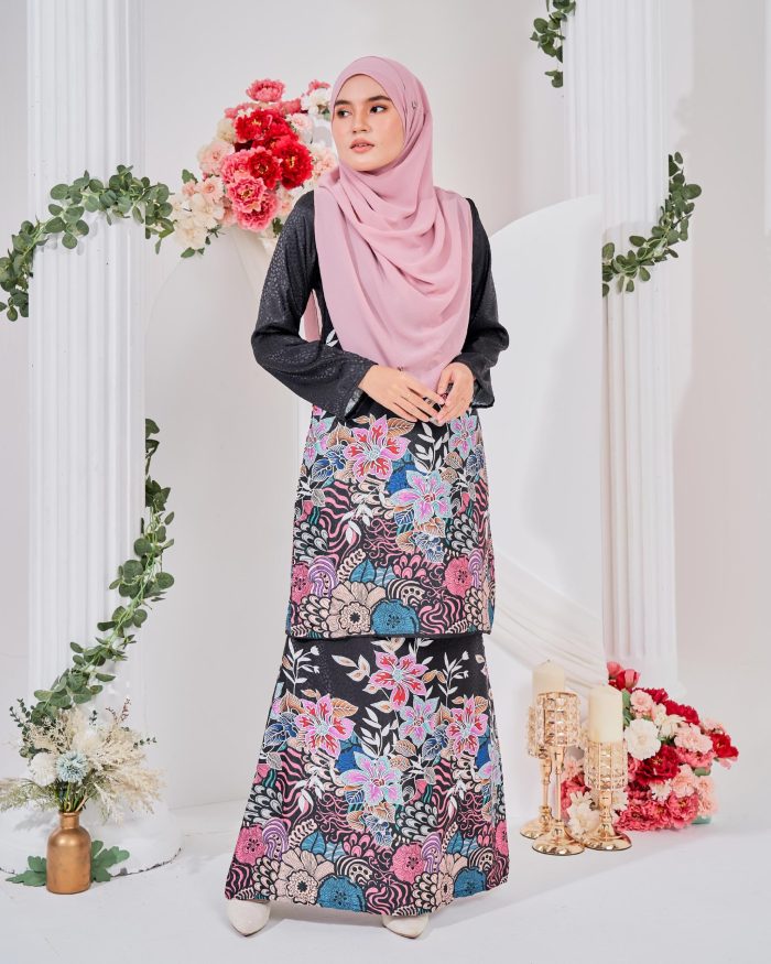 Baju Kurung Moden Batik Sultanah 3.0 - Bayu Midnight Black - Image 3