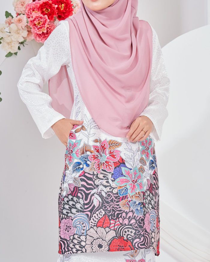 Baju Kurung Moden Batik Sultanah 3.0 - Bayu Pearl White - Image 2