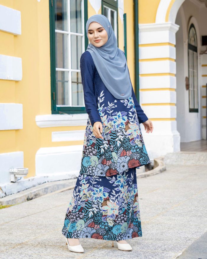 Baju Kurung Pahang Batik Sultanah 3.0 - Bayu Navy Blue - Image 3