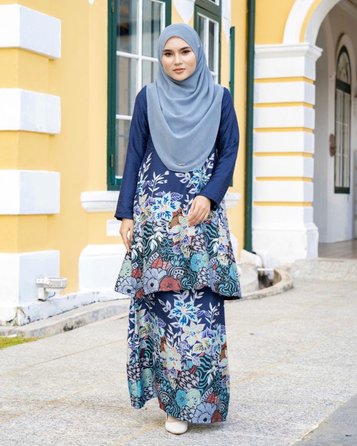 Baju Kurung Pahang Batik Sultanah 3.0 - Bayu Navy Blue - Image 2