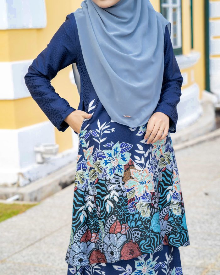 Baju Kurung Pahang Batik Sultanah 3.0 - Bayu Navy Blue - Image 4