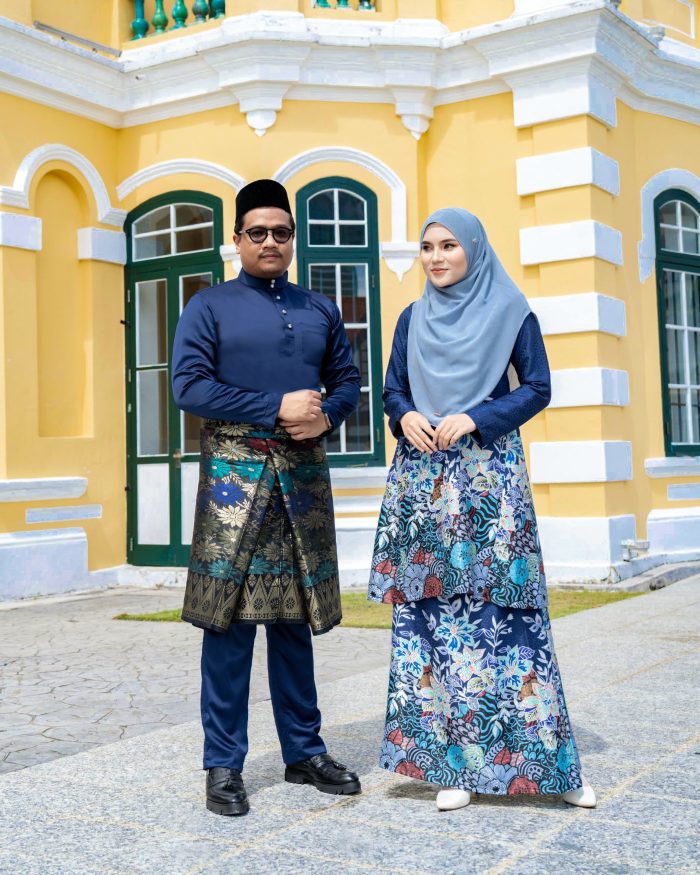 Baju Kurung Pahang Batik Sultanah 3.0 - Bayu Navy Blue - Image 5