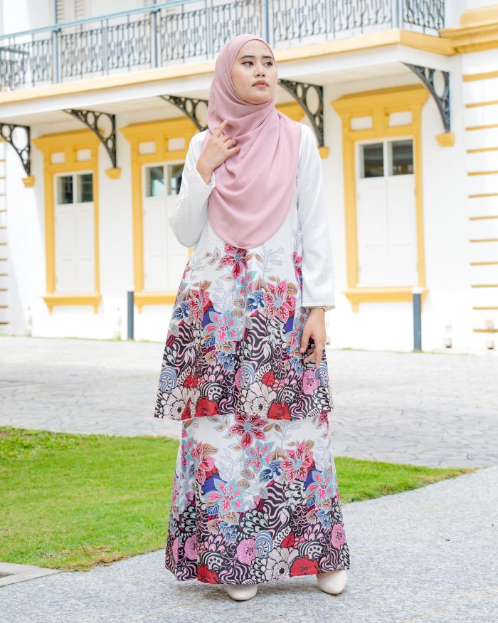 Baju Kurung Pahang Batik Sultanah 3.0 - Bayu Pearl White - Image 3