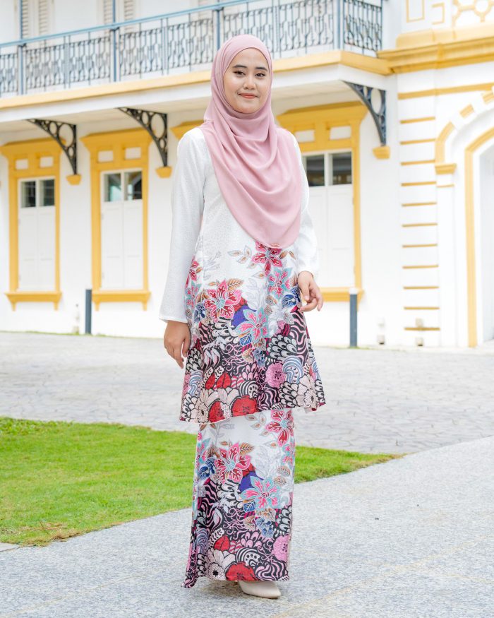 Baju Kurung Pahang Batik Sultanah 3.0 - Bayu Pearl White