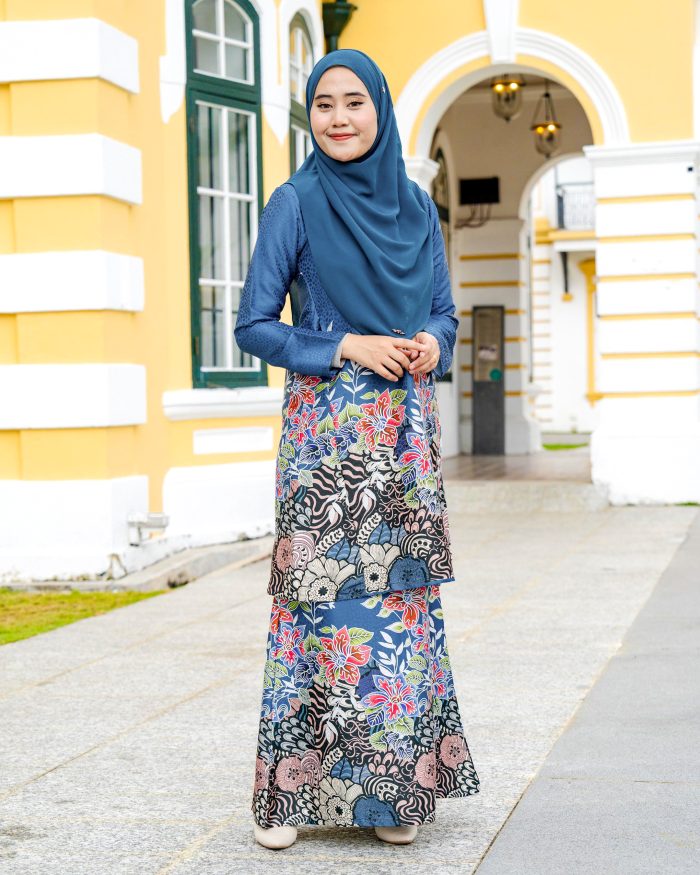 Baju Kurung Pahang Batik Sultanah 3.0 - Bayu Seal Blue