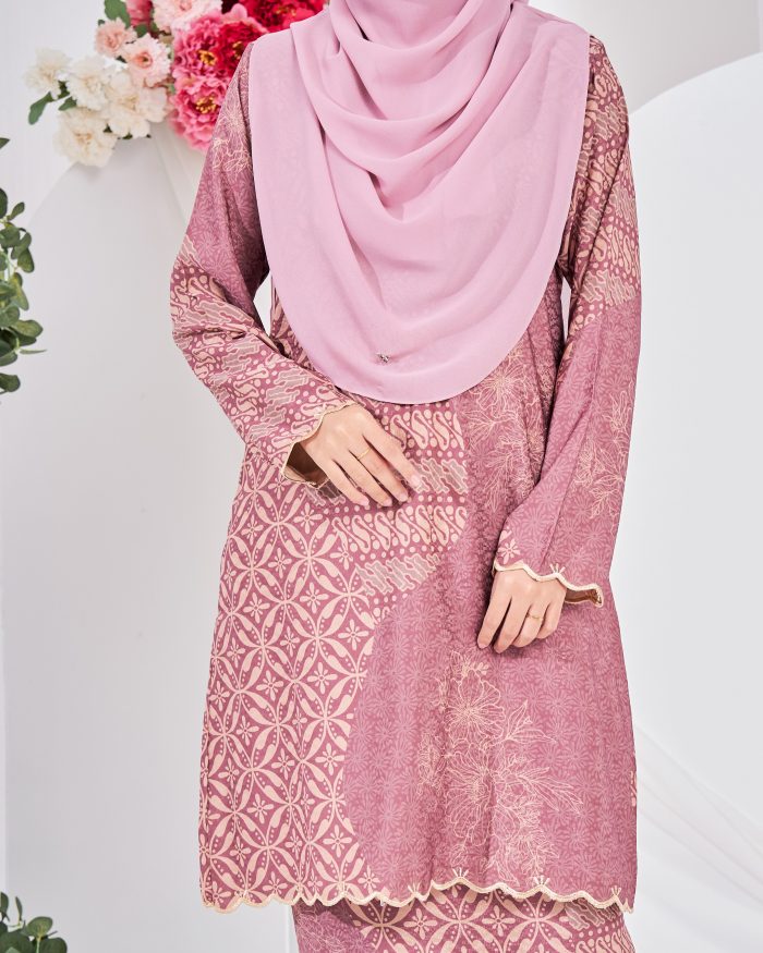 Baju Kurung Moden Batik Puteri Lana Laluna X MCC - Pinkish Blush - Image 2