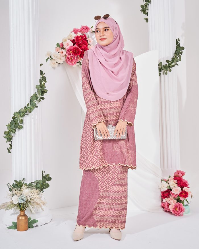 Baju Kurung Moden Batik Puteri Lana Laluna X MCC - Pinkish Blush - Image 3
