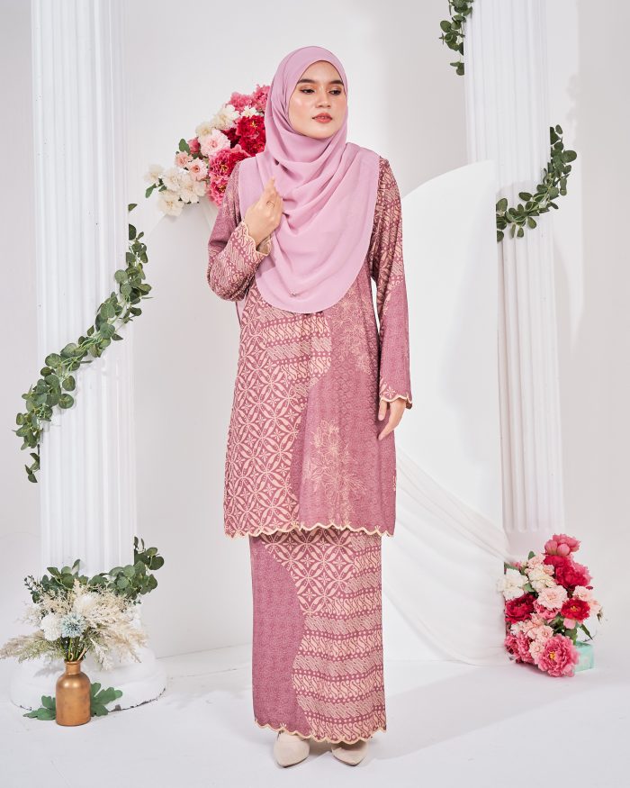 Baju Kurung Moden Batik Puteri Lana Laluna X MCC - Pinkish Blush - Image 5