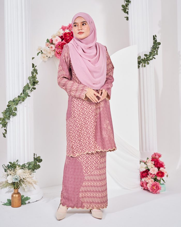 Baju Kurung Moden Batik Puteri Lana Laluna X MCC - Pinkish Blush - Image 4
