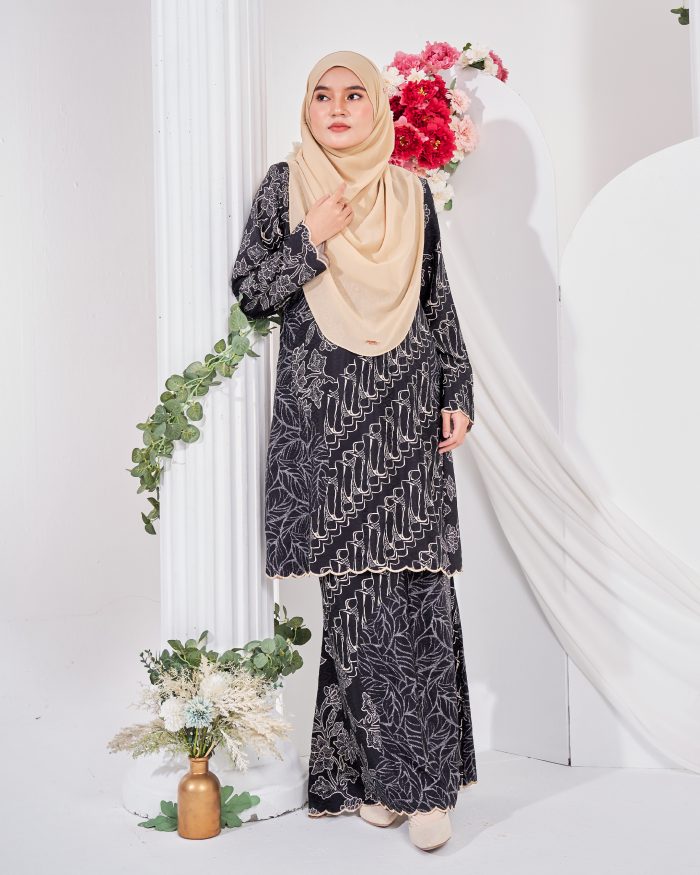 Baju Kurung Moden Batik Puteri Lea Laluna X MCC - Black Ebony - Image 4