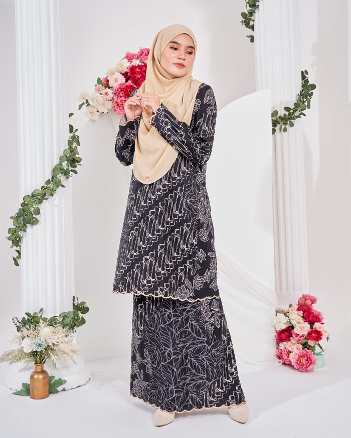 Baju Kurung Moden Batik Puteri Lea Laluna X MCC - Black Ebony - Image 3