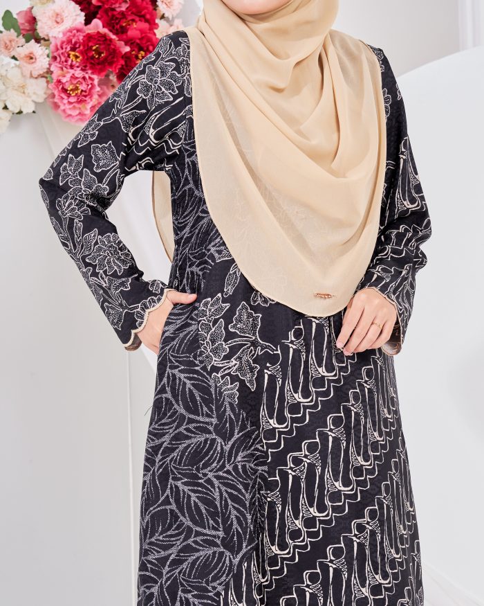 Baju Kurung Moden Batik Puteri Lea Laluna X MCC - Black Ebony - Image 2