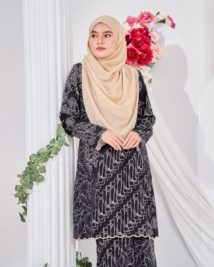 Baju Kurung Moden Batik Puteri Lea Laluna X MCC - Black Ebony - Image 5