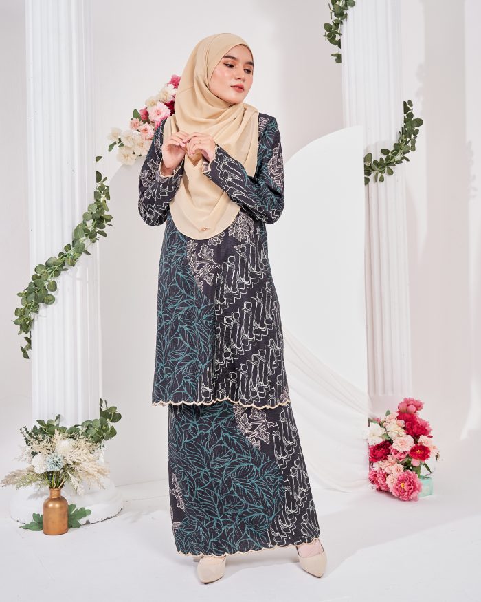 Baju Kurung Moden Batik Puteri Lea Laluna X MCC - Black Seaweed - Image 3