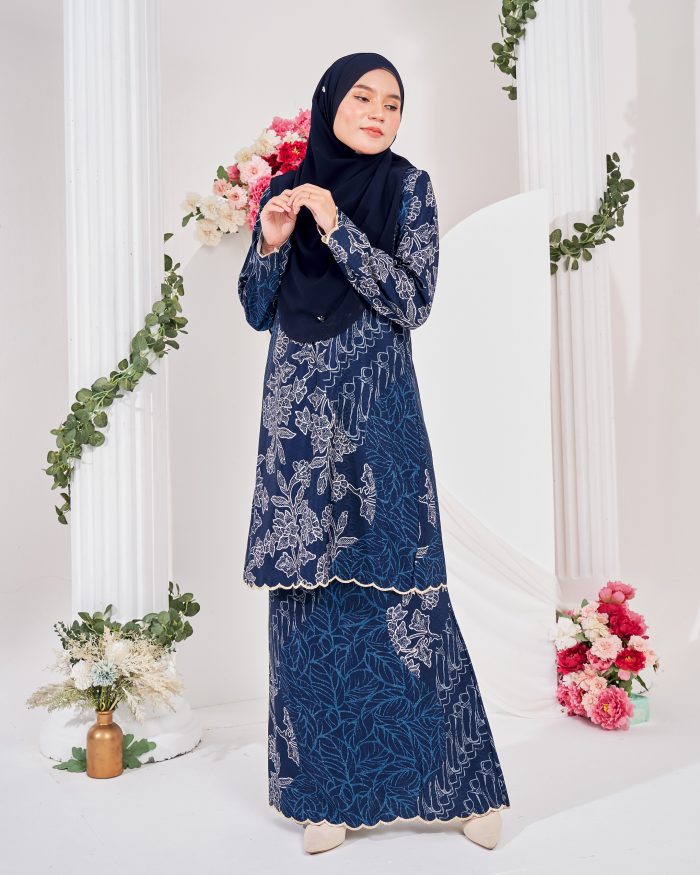 Baju Kurung Moden Batik Puteri Lea Laluna X MCC - Blue Admiral - Image 4