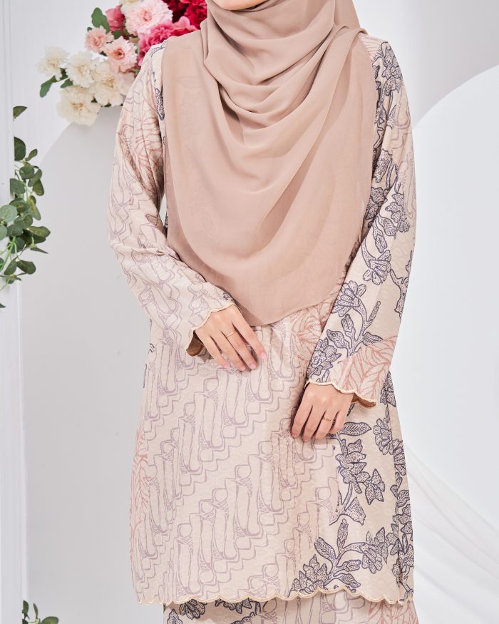 Baju Kurung Moden Batik Puteri Lea Laluna X MCC - Buttermilk - Image 2