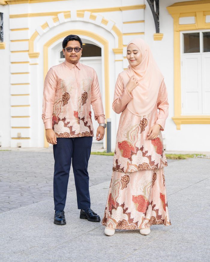 Baju Kurung Moden Batik Sultanah 6.0 - Lestari Pastel Peach - Image 5