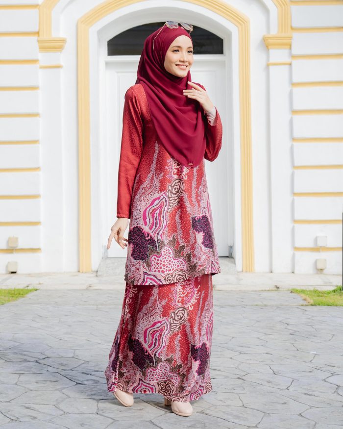 Baju Kurung Moden Batik Sultanah 6.0 - Lestari Scarlet Red