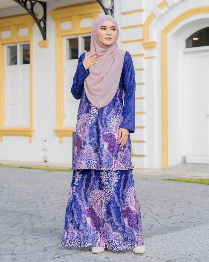 Baju Kurung Moden Batik Sultanah 6.0 - Lestari Violet Purple - Image 3