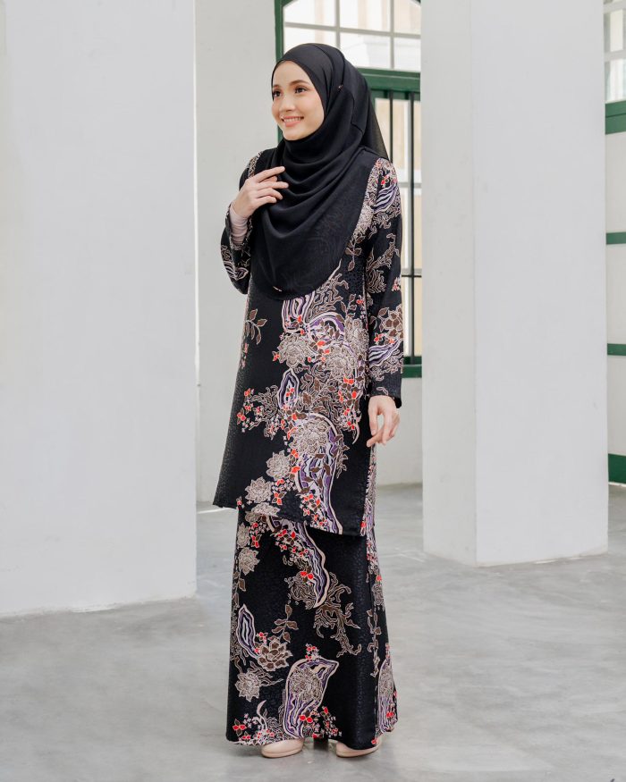 Baju Kurung Moden Batik Sultanah 6.0 - Mekar Jade Black - Image 3