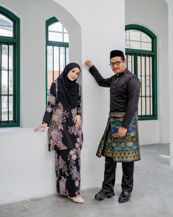 Baju Kurung Moden Batik Sultanah 6.0 - Mekar Jade Black - Image 5