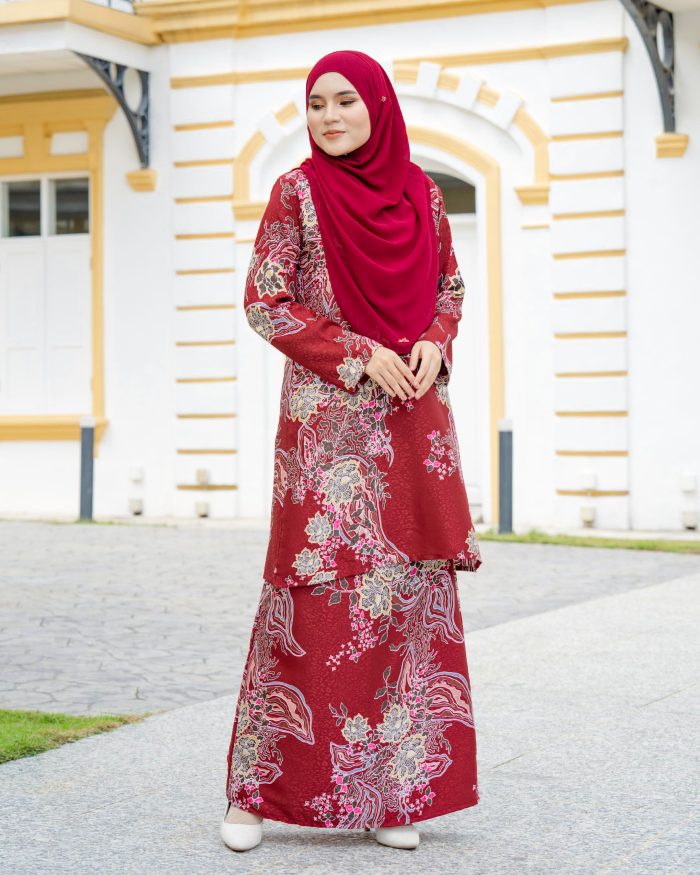 Baju Kurung Moden Batik Sultanah 6.0 - Mekar Maroon - Image 2