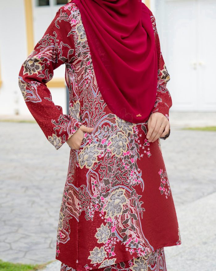 Baju Kurung Moden Batik Sultanah 6.0 - Mekar Maroon - Image 4