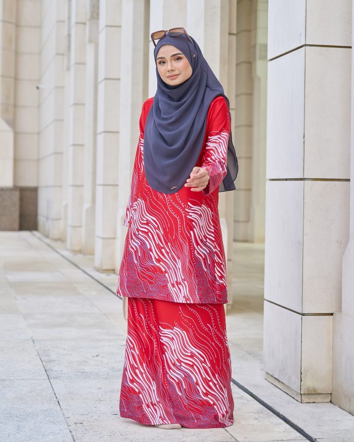 Baju Kurung Moden Batik Sultanah 10.0 - Perdana Candy Crimson - Image 3