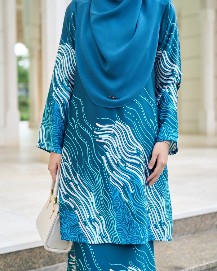 Baju Kurung Moden Batik Sultanah 10.0 - Perdana Crystal Teal - Image 4