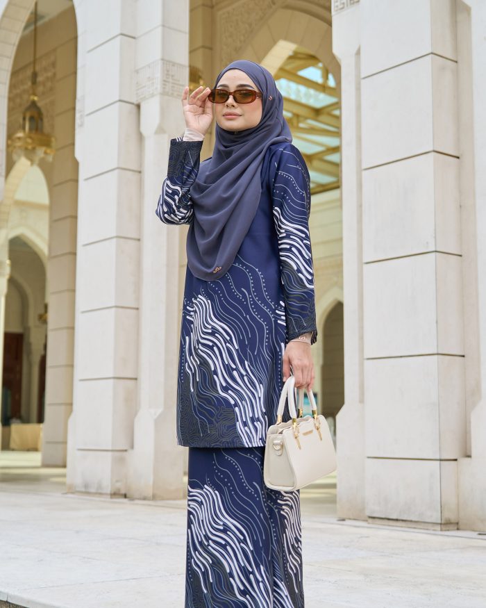 Baju Kurung Moden Batik Sultanah 10.0 - Perdana Deep Blue - Image 2