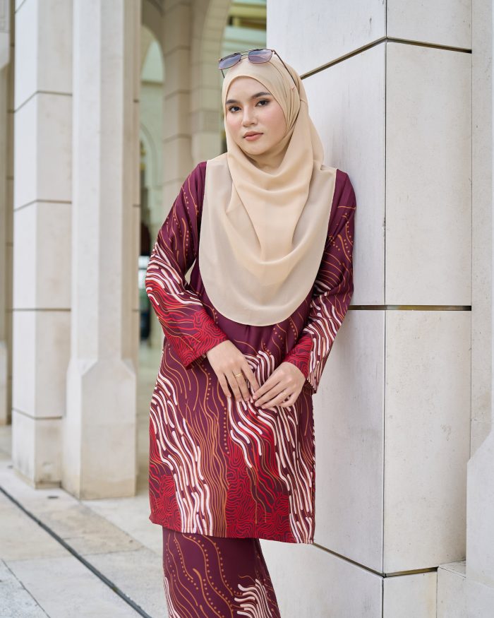 Baju Kurung Moden Batik Sultanah 10.0 - Perdana Merlin Maroon - Image 6