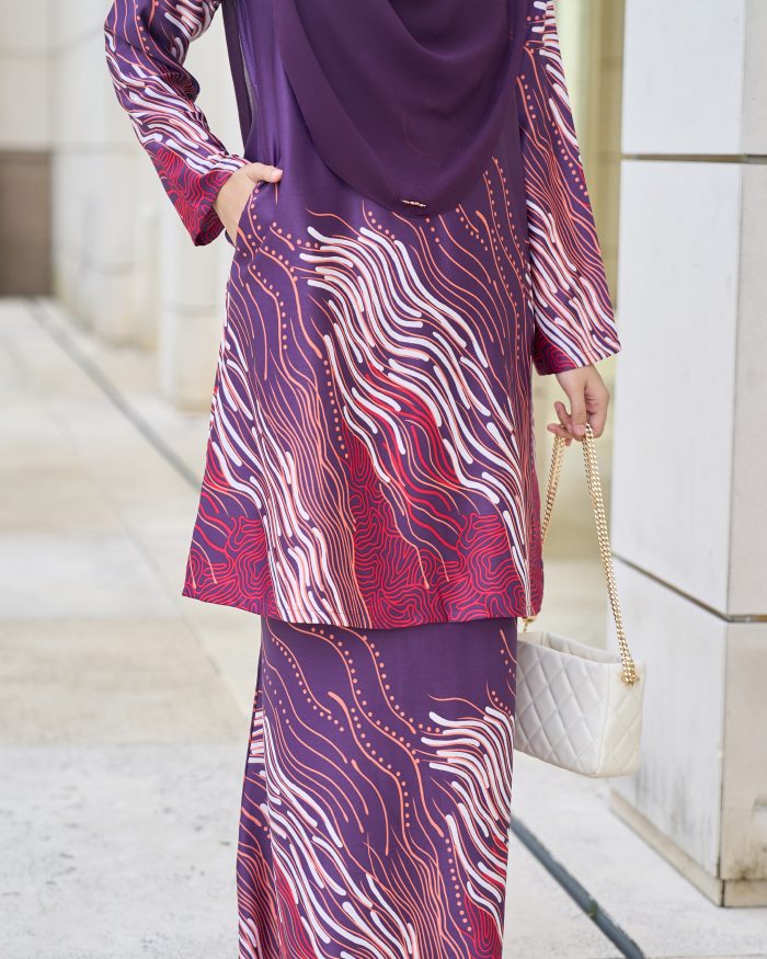 Baju Kurung Moden Batik Sultanah 10.0 - Perdana Violet Purple - Image 5