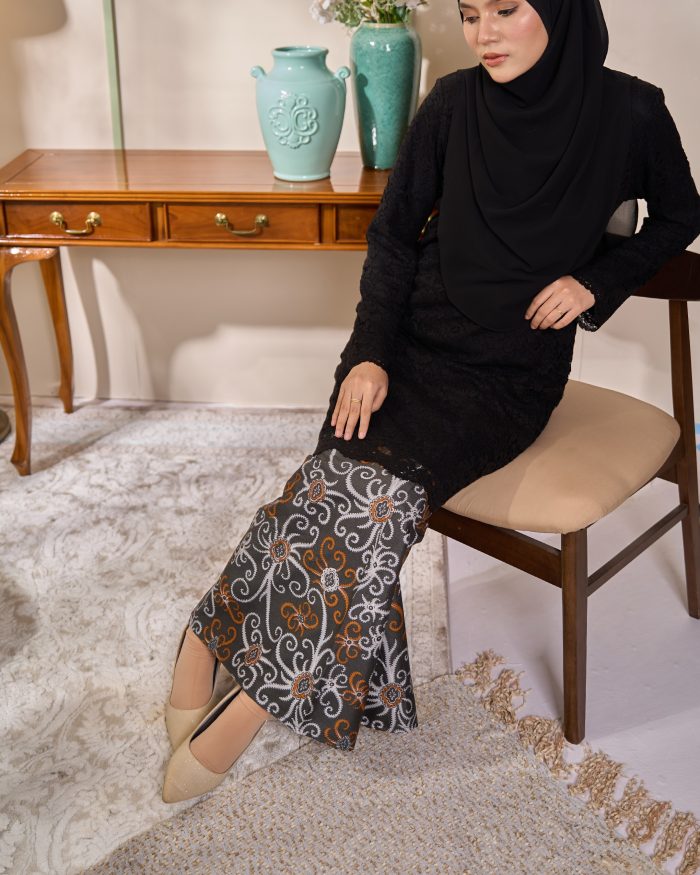 Baju Kurung Lace Batik Qaseh - Black Greyish - Image 4