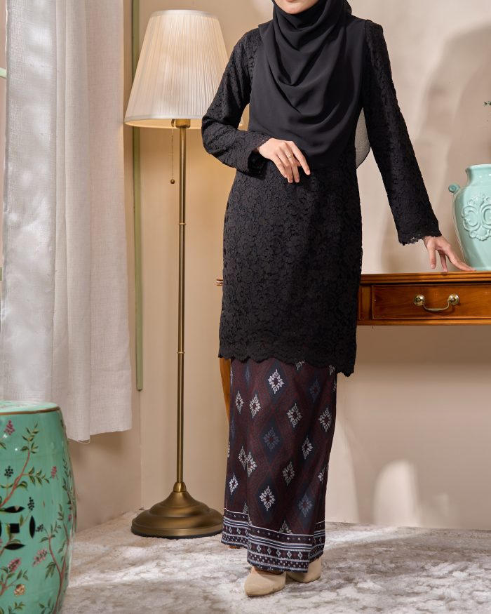 Baju Kurung Lace Batik Qaseh - Black Songket - Image 4