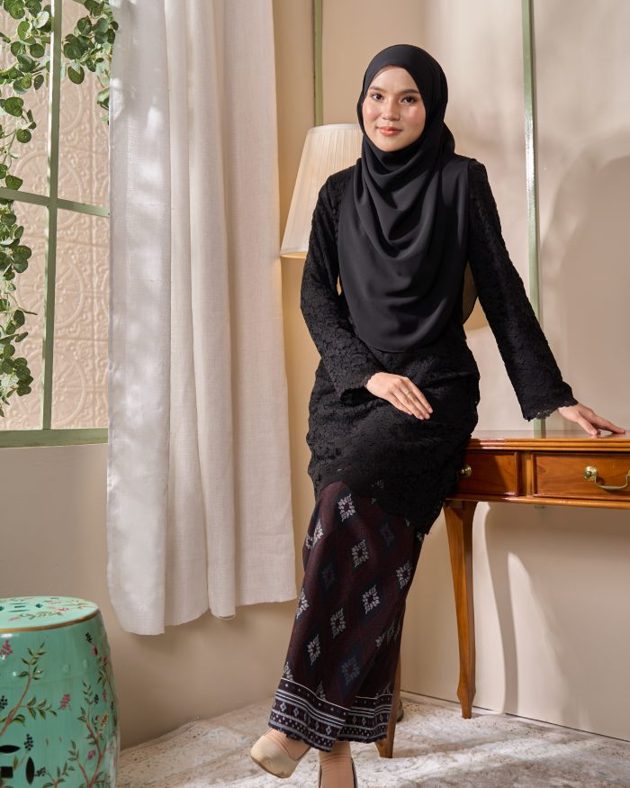 Baju Kurung Lace Batik Qaseh - Black Songket - Image 3