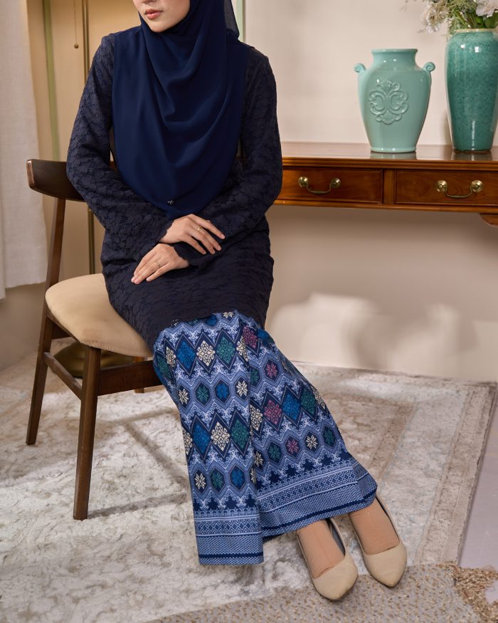 Baju Kurung Lace Batik Qaseh - Blue Songket - Image 3