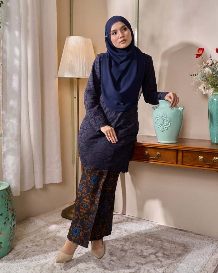 Baju Kurung Lace Batik Qaseh - Blue Spiced - Image 3