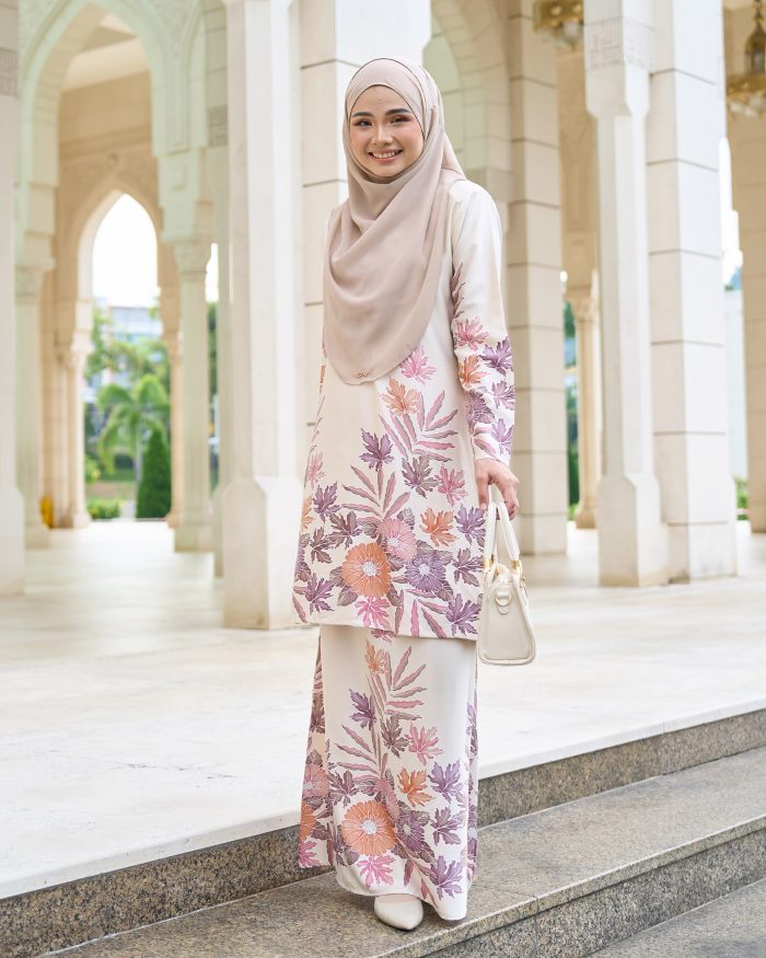 Baju Kurung Moden Batik Sultanah 10.0 - Ratna Gelato Cream - Image 2
