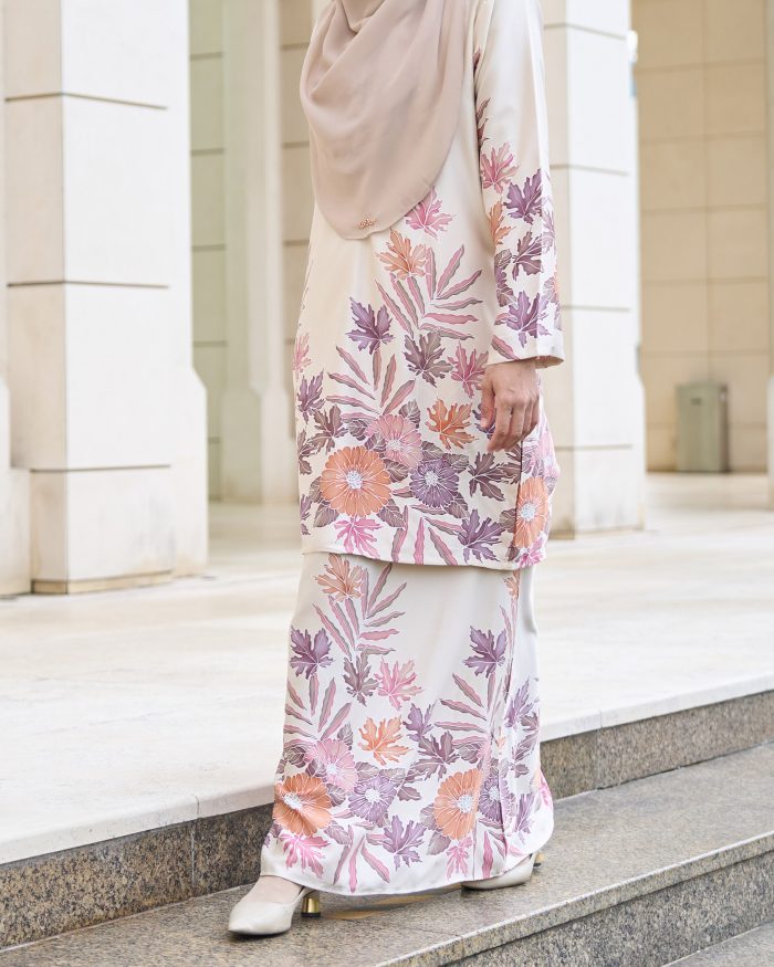 Baju Kurung Moden Batik Sultanah 10.0 - Ratna Gelato Cream - Image 4