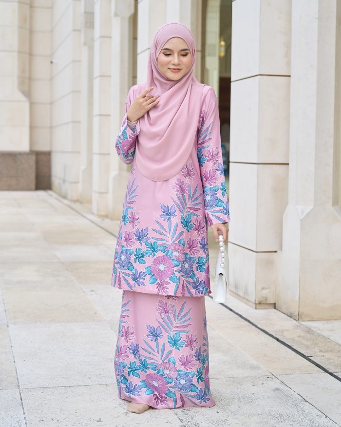 Baju Kurung Moden Batik Sultanah 10.0 - Ratna Pastel Pink - Image 2